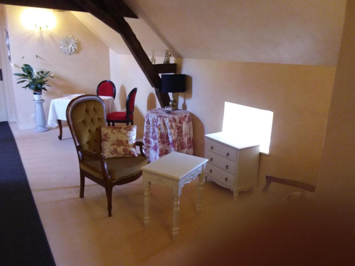 Le Moulin De Meral Montsurs Экстерьер фото