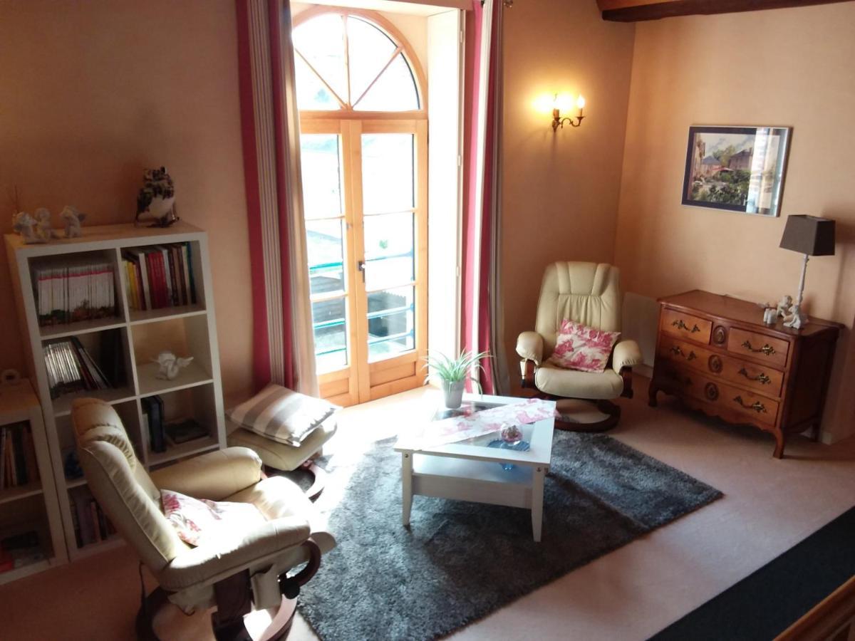 Le Moulin De Meral Montsurs Экстерьер фото