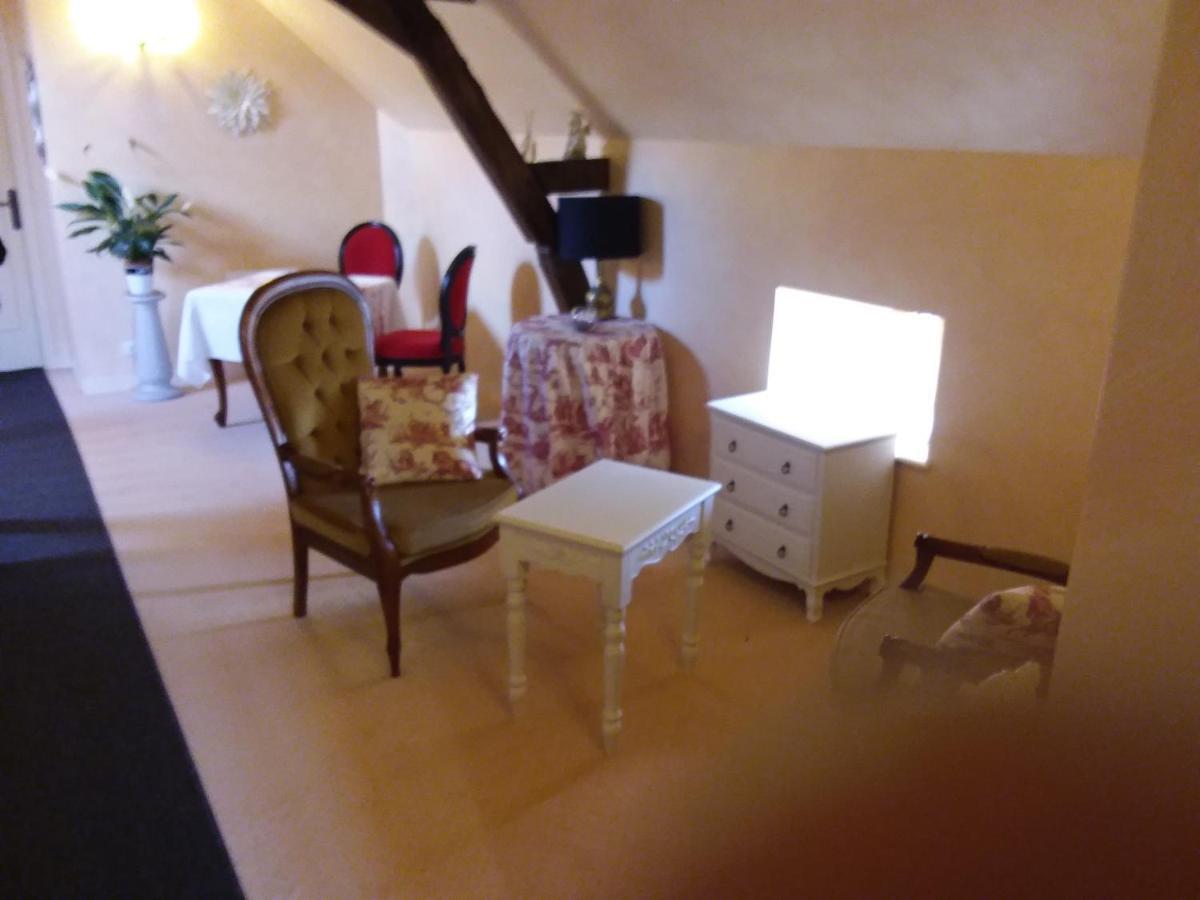 Le Moulin De Meral Montsurs Экстерьер фото