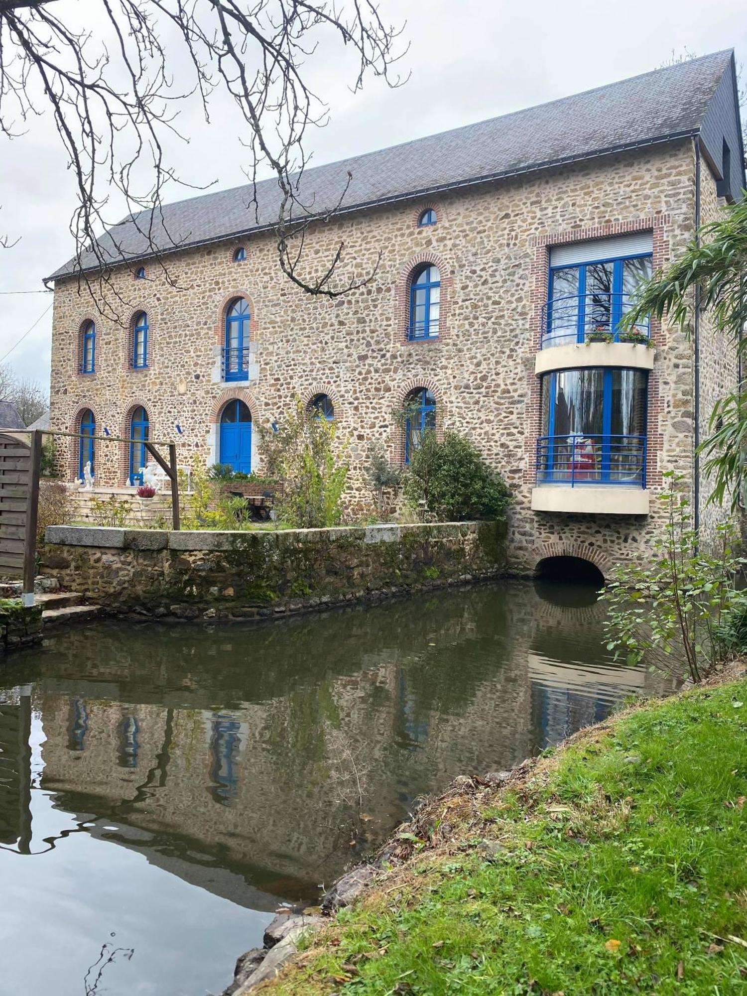Le Moulin De Meral Montsurs Экстерьер фото